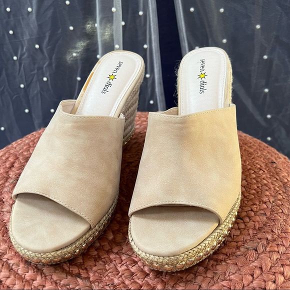 Seven Dials Size 9.5 Summer Wedges Tan/Beige - Picture 2 of 6